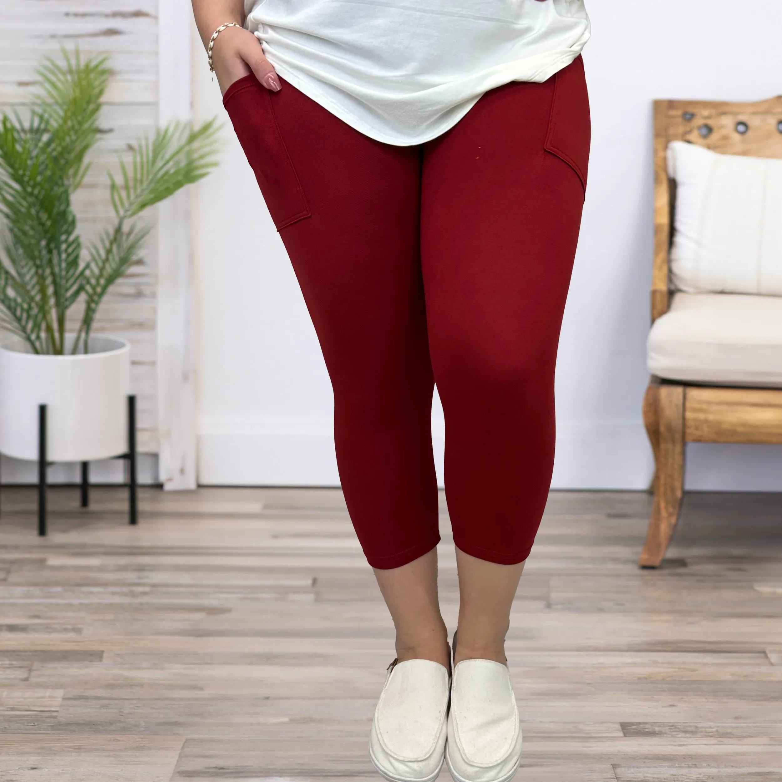 Capri Leggings with Pockets - Soft Feel - Yoga Comfort - Solid Colors