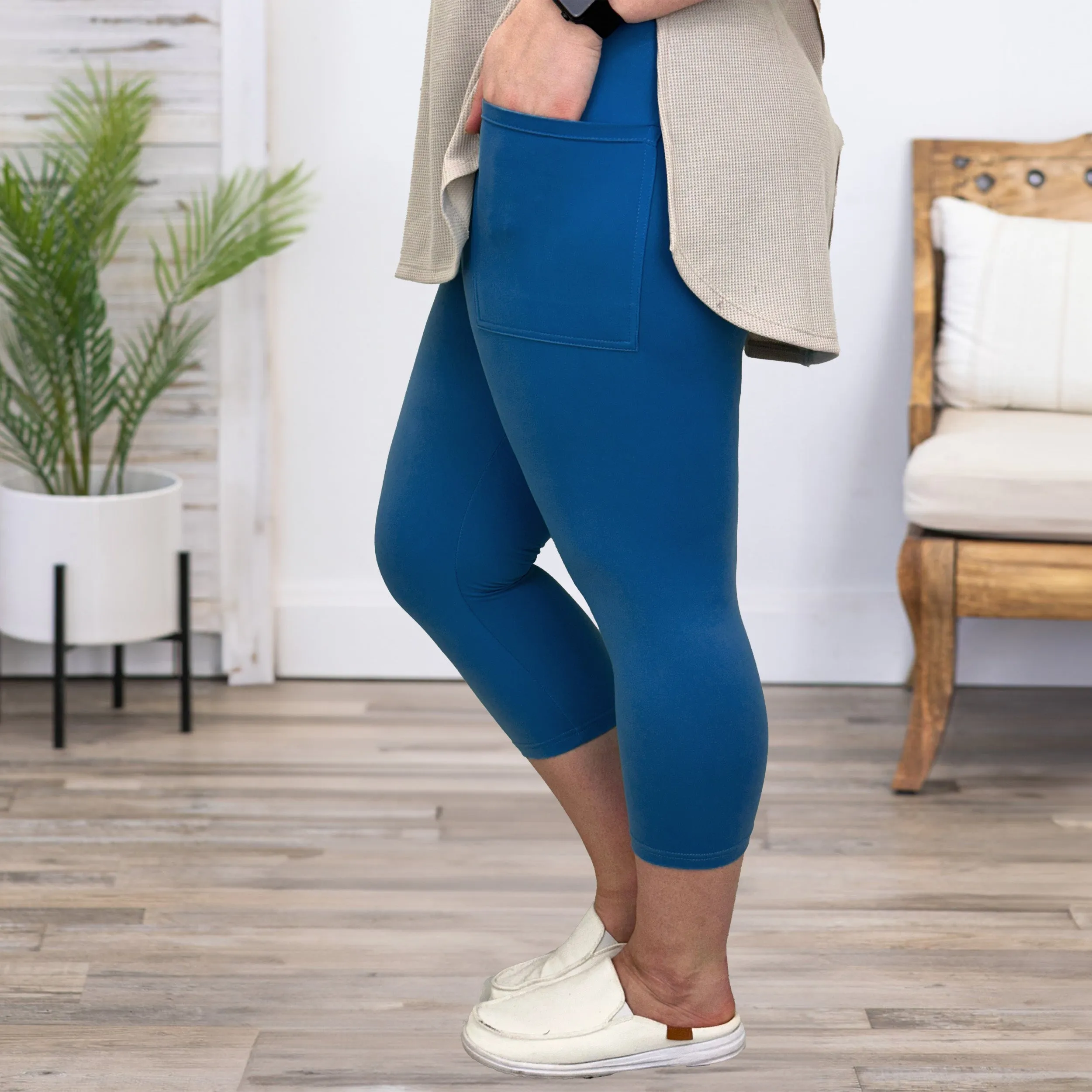 Capri Leggings with Pockets - Soft Feel - Yoga Comfort - Solid Colors