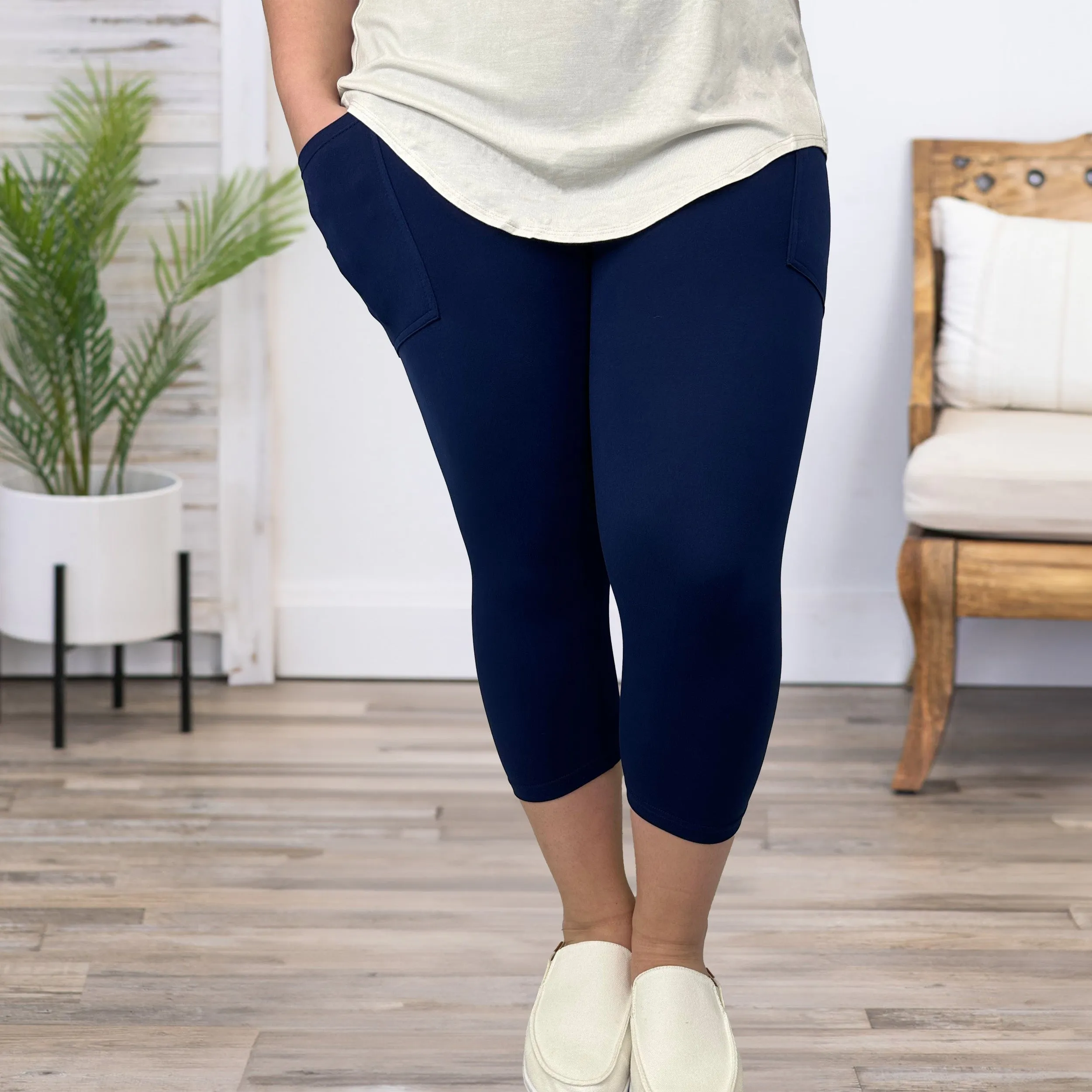 Capri Leggings with Pockets - Soft Feel - Yoga Comfort - Solid Colors