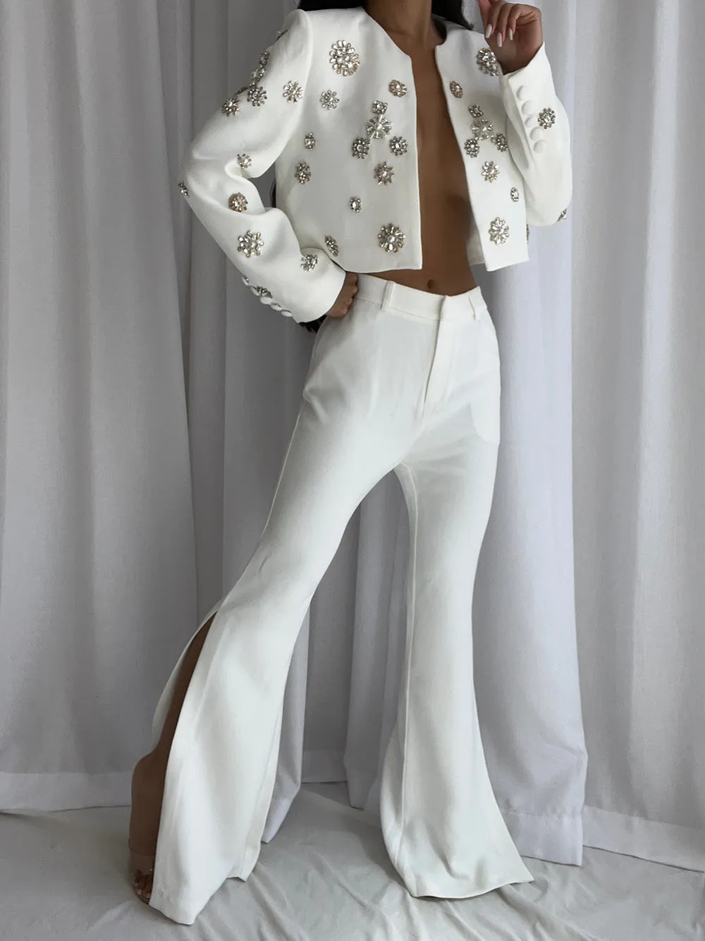 FREJA Blazer & Pants Set can be rewritten as FREJA Suit Set for better search engine optimization.