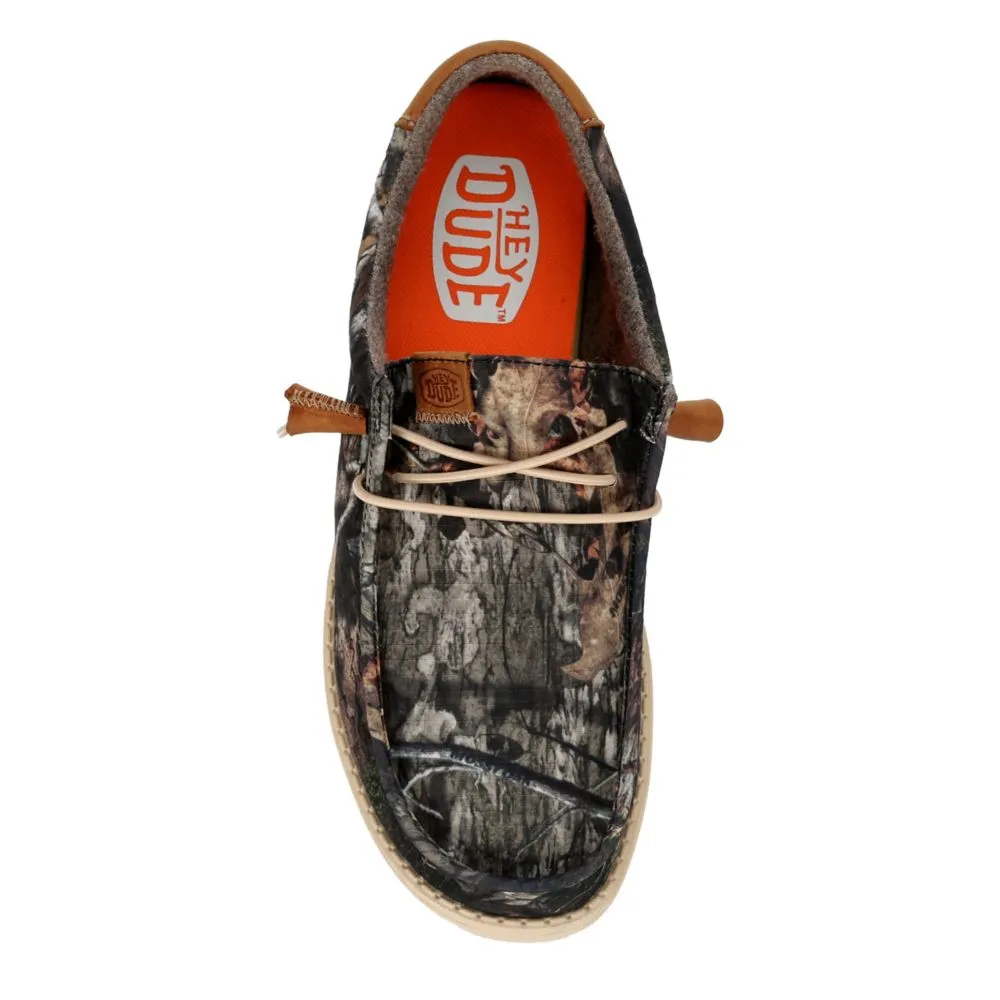 Men's Slip On Sneaker in Mossy Oak Design